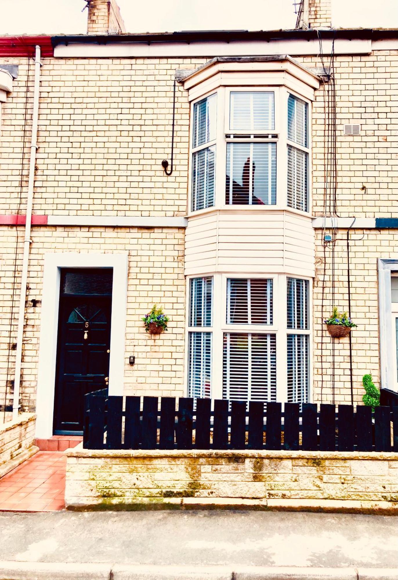 Falcon Retreat Whitby Villa Bagian luar foto